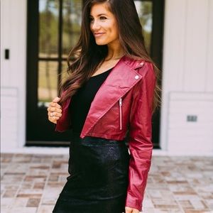 Cropped biker jacket in red